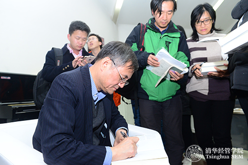 1481508700435051968.jpg 钱老师签名赠书.jpg