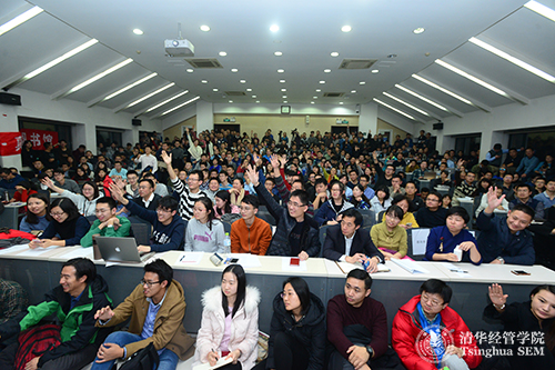 1481508689226074723.jpg 很多人坐在地上.jpg