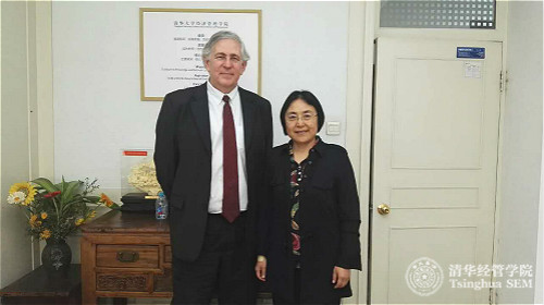 1492653034471035057.jpg 钱小军教授和加拿大维多利亚商学院院长合影 logo.jpg