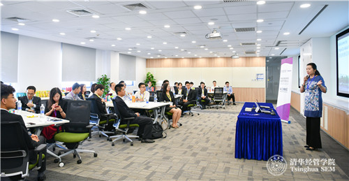 1568680749203045672.jpg 01师生在百事聆听嘉宾分享.jpg