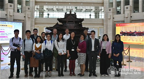 1492568577577034085.jpg 3 国开行大厅合影_meitu_3.jpg