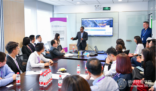 1568680865701010077.jpg 03师生在塔塔聆听嘉宾分享_meitu_1.jpg