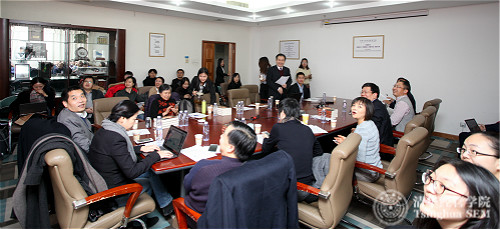 1482915467000028310.jpg 2.OLLO论坛-论坛主席、清华经管学院陈国权教授启动论坛并介绍出席论坛的领导和嘉宾_meitu_4.jpg