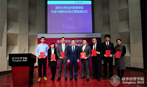 1515544765006034249.jpg 88摄影协会合影_meitu_5.jpg