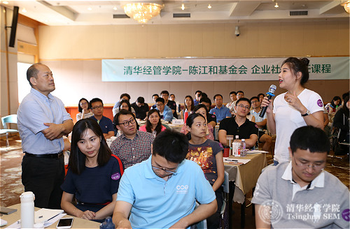 1497342888492038545.jpg 4学生与贾峰老师在课程中进行讨论_meitu_7.jpg