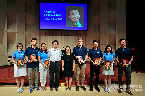 1505284838942080923.jpg 赠书仪式_meitu_2.jpg